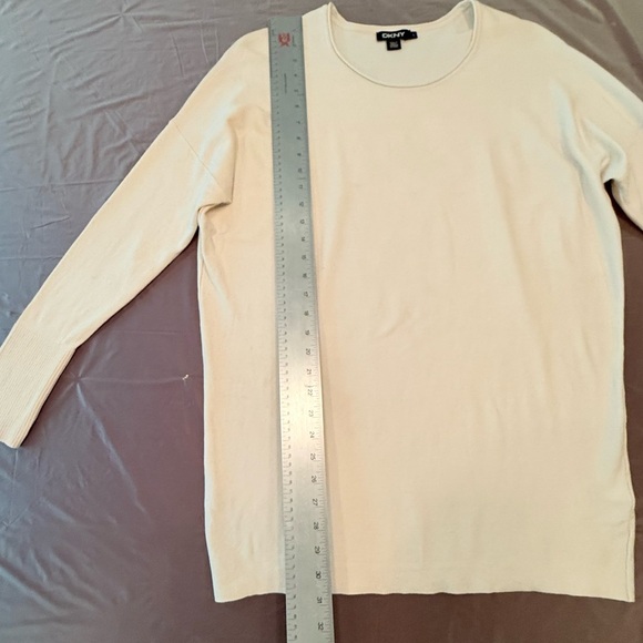 DKNY Cream Silk/Cashmere Crew Neck Lightweight Sweater Size Large MSRP $298 - Picture 6 of 8